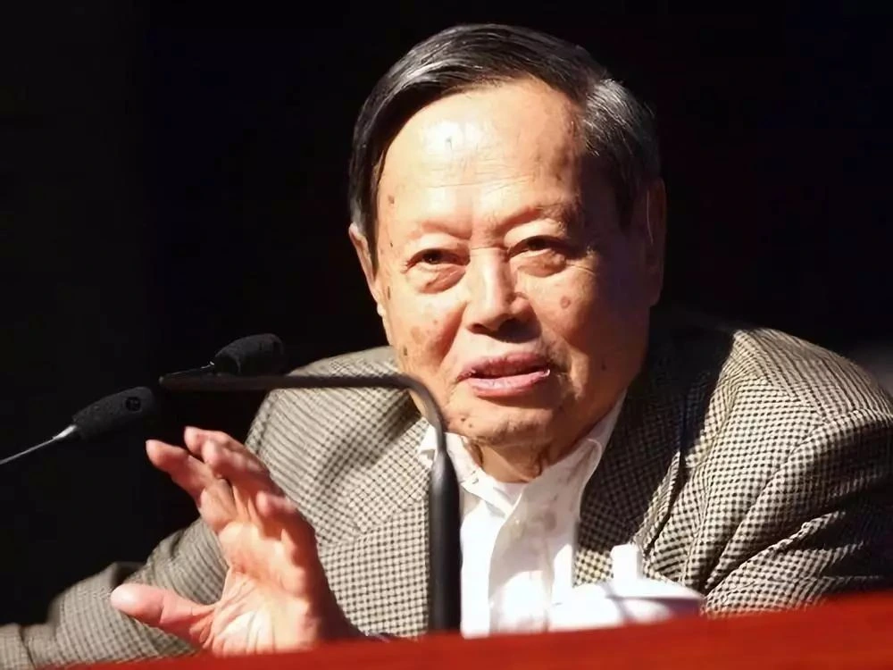 痛别杨振宁先生：一位软件工程师眼中的科学赤子与精神灯塔